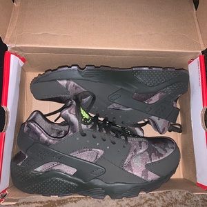 Nike Huarache Size 11